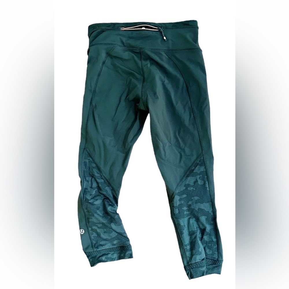 LULULEMON Pace Revival Camo Green Crop Leggings Size 2